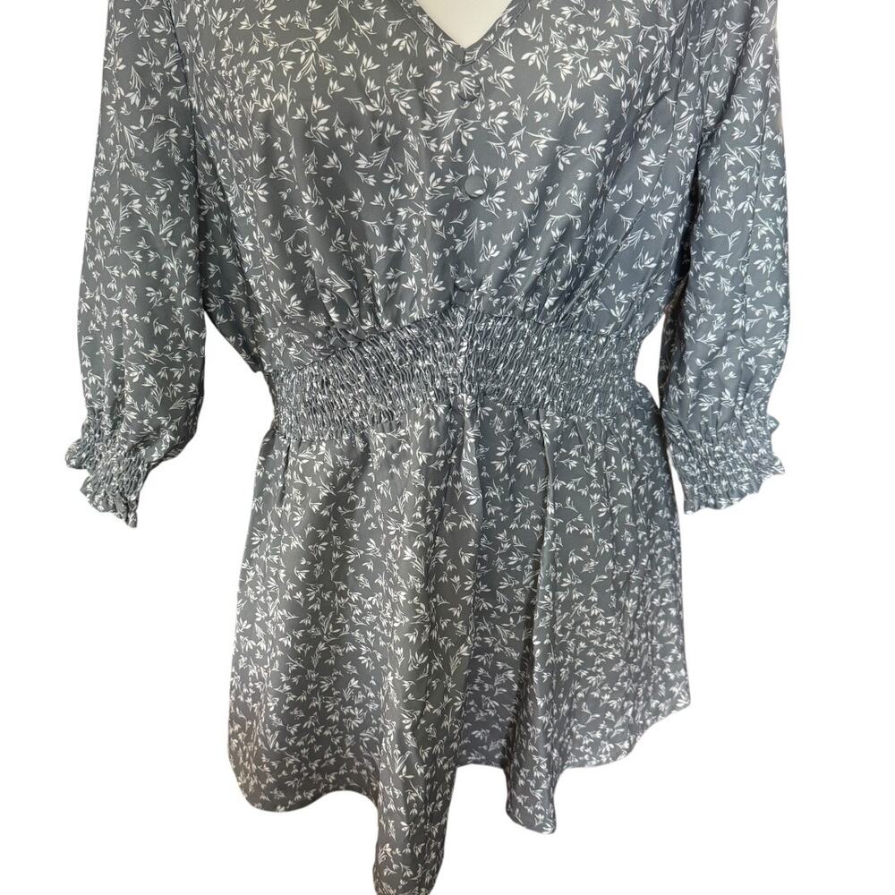 BloomChic 1X Blue Floral V-Neck Tunic Top Smocked Waist 3/4 Sleeve US 14–16 - Picture 2 of 8